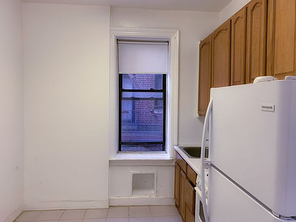 3rd image of 387 Eastern Pkwy APT 5