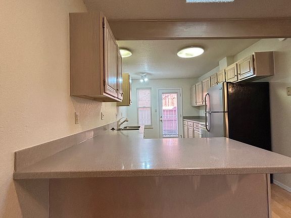 4th image of 1331 E Parkway Dr #1