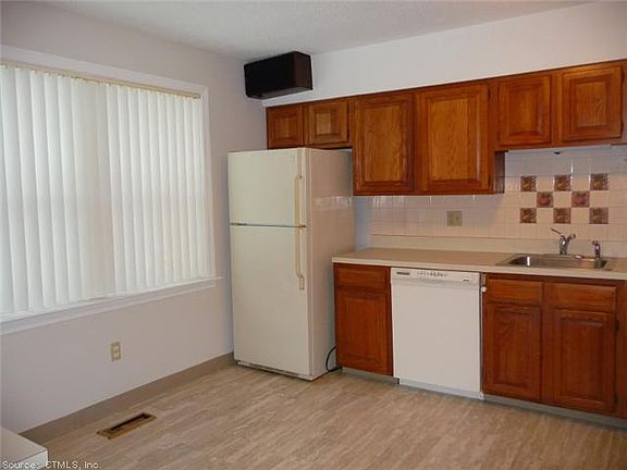 4th image of 29 Meadow Lake Dr