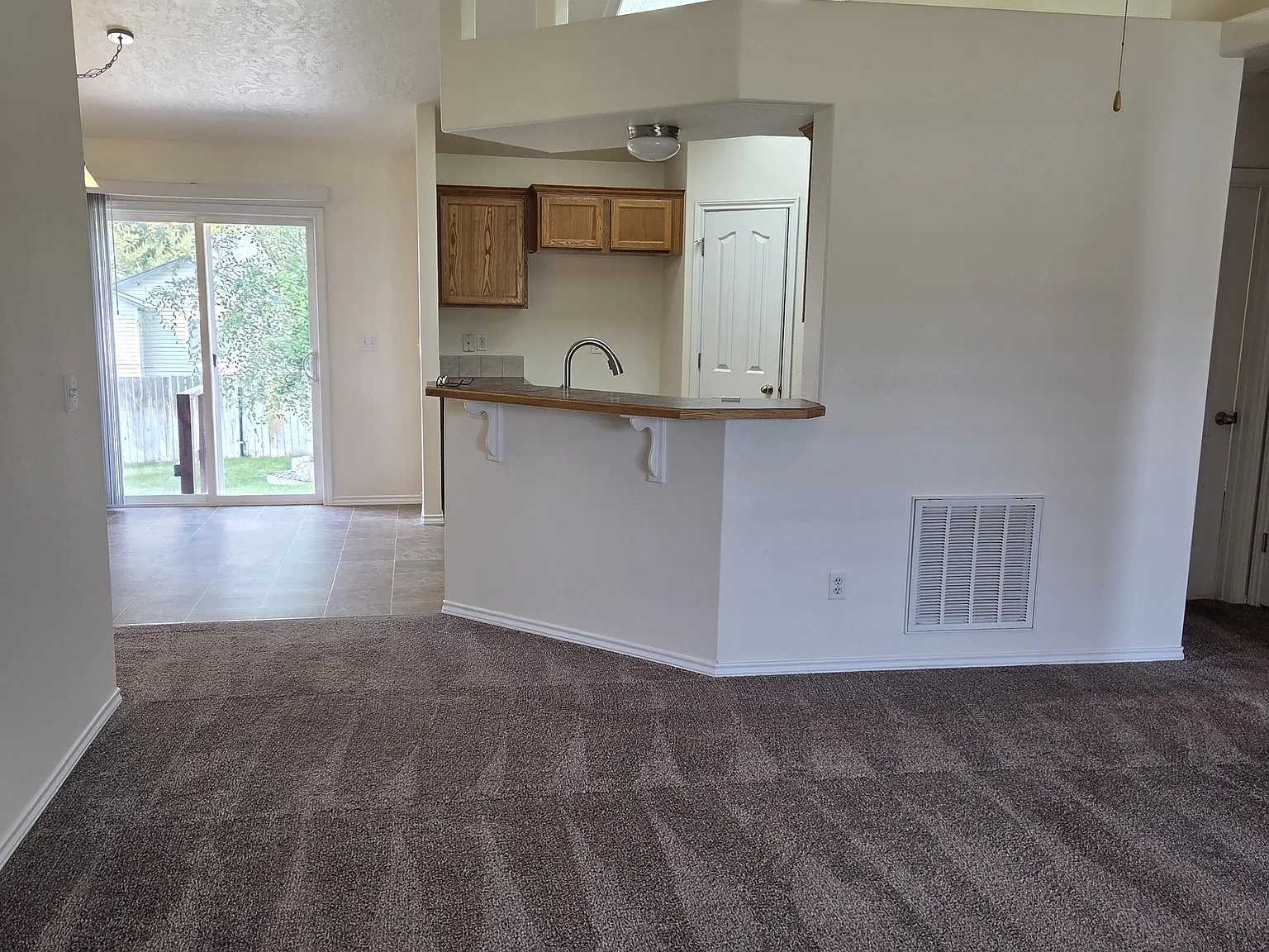 3 bed, 1180 sqft, $1,700 — Photo 2