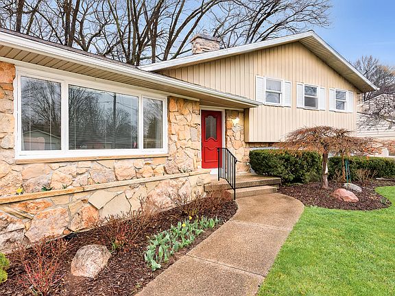4th image of 505 Sundale Ct SE