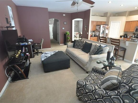 4th image of 34947 Meadow Reach Dr