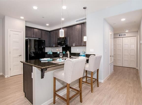 4th image of 286 William Manly St
