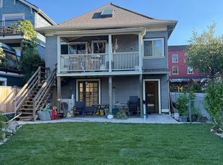 1717 Charles St, Vancouver, BC V5L 2T6