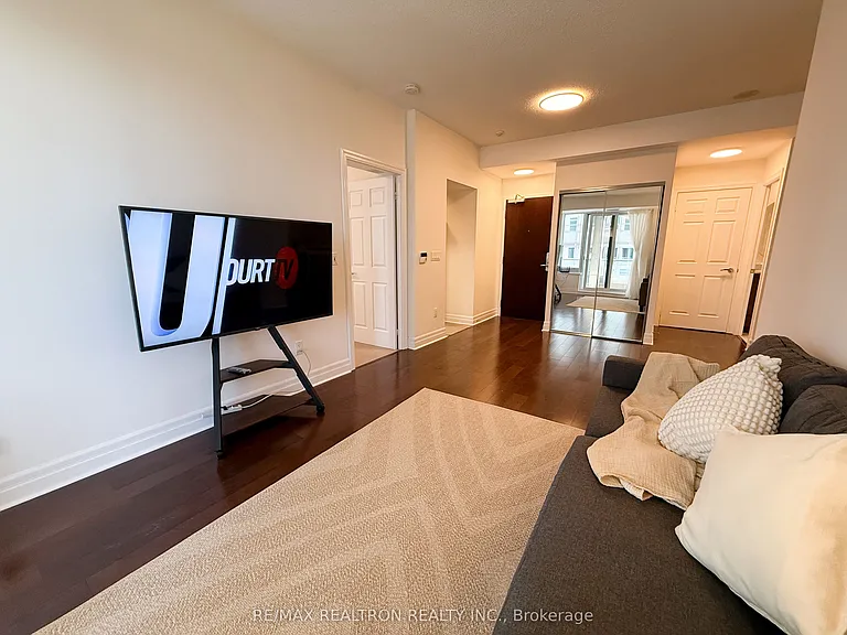 35 Balmuto St #2208 — Photo 2