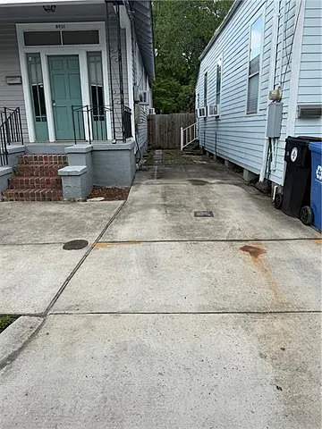 2 bed, 2.0 bath, 887 sqft, $1,750 — Photo 2