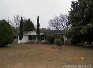 1402 Fairfax Dr, Camden, SC 29020