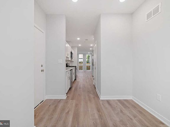 4th image of 435 W Berks St #A