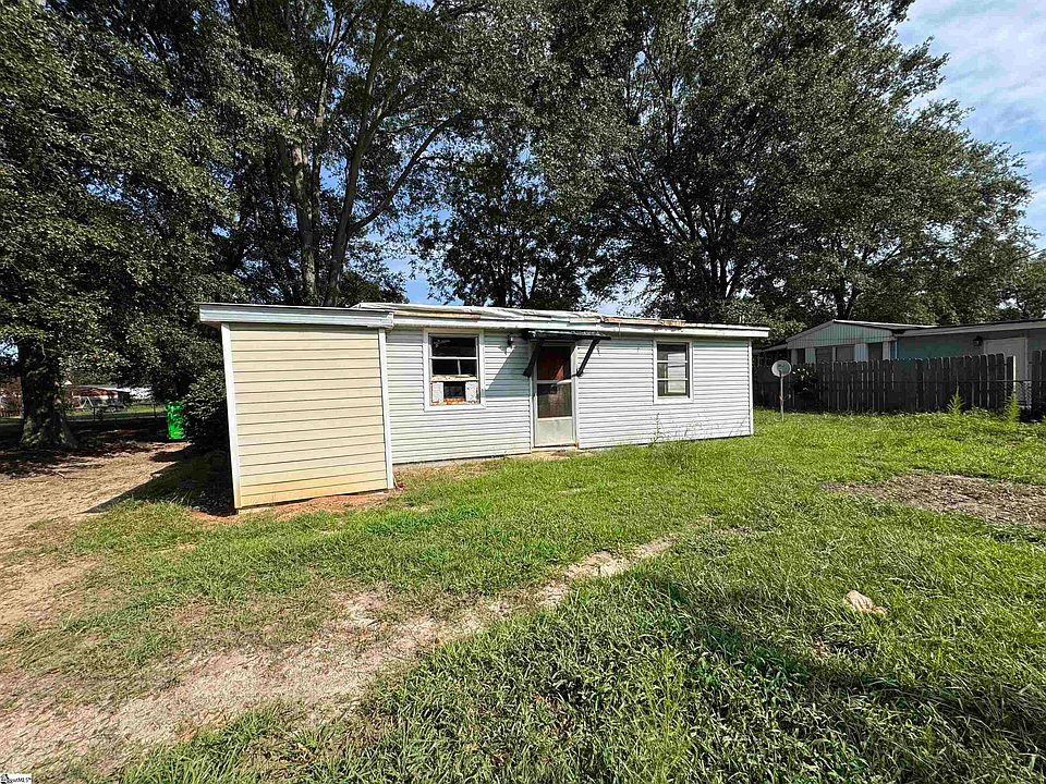 1st image of 6 Brentwood Cir