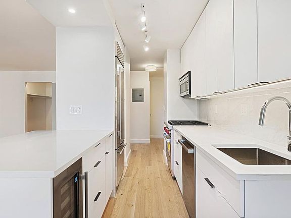 5th image of 150 W End Ave APT 20L