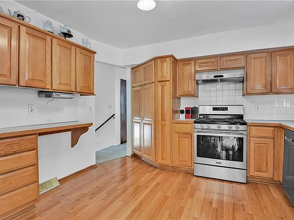 4th image of 8105 W 63rd Ter