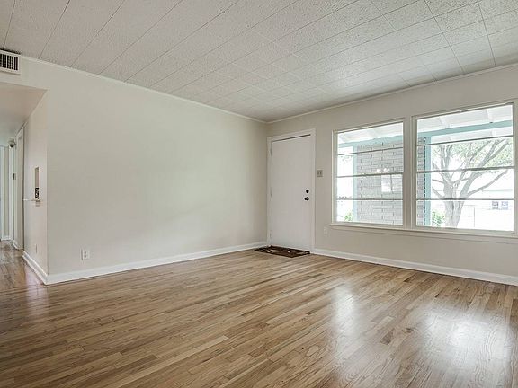3rd image of 115 Cresham Dr