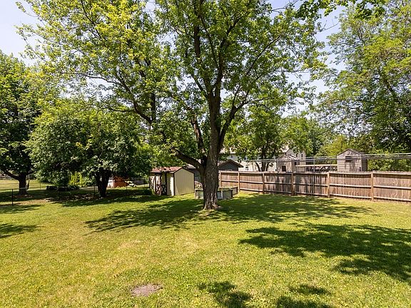 3rd image of 3215 Blasen Dr