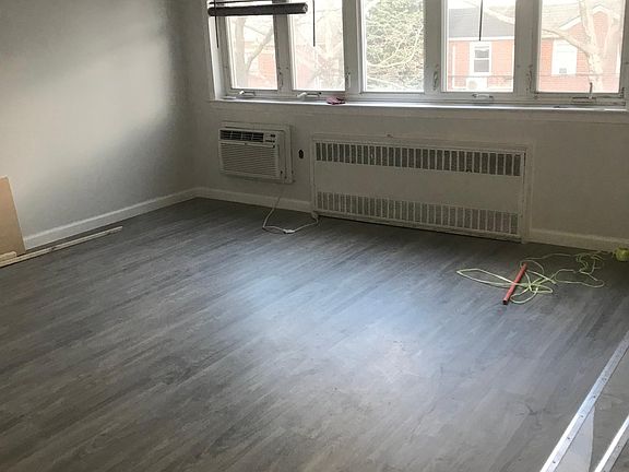 4th image of 234 Bay 40 St