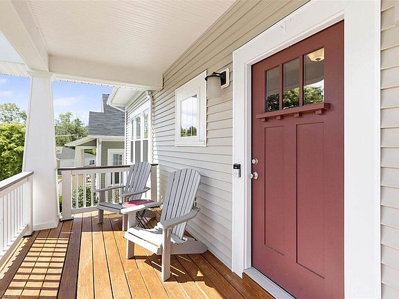 2nd image of 1800 Honeysuckle Dr