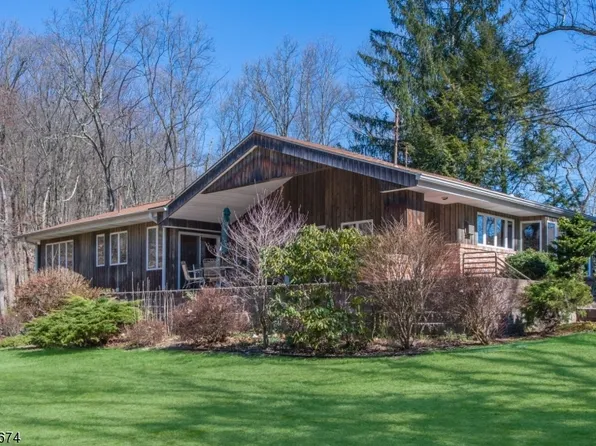 226 Kinnelon Rd, Kinnelon Boro, NJ 07405