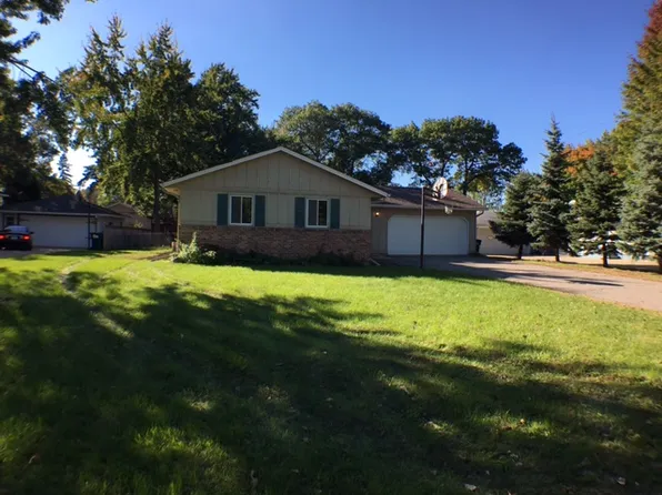 9716 3rd St NE, Blaine, MN 55434