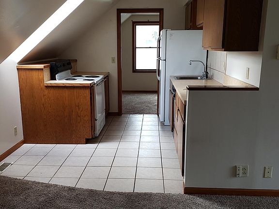 3rd image of 83 W Lakewood Blvd