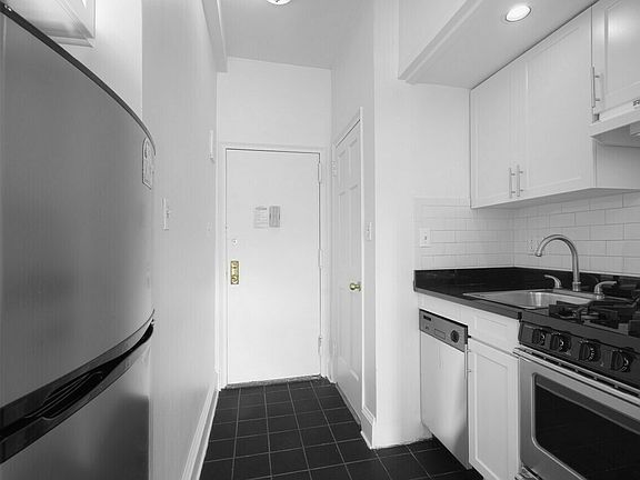 5th image of 160 W 71st St APT 11R