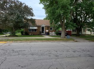 21 3rd Ave NW, Hampton, IA 50441