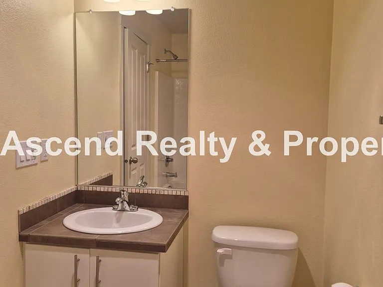 10664 NE Holly St #206 — Photo 11