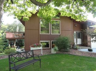 915 Park Dr, Belle Plaine, MN 56011