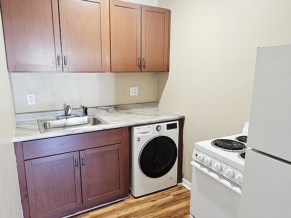3rd image of 501 E Cottage Grove Ave APT C