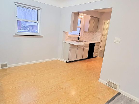 4th image of 30711 Florence St
