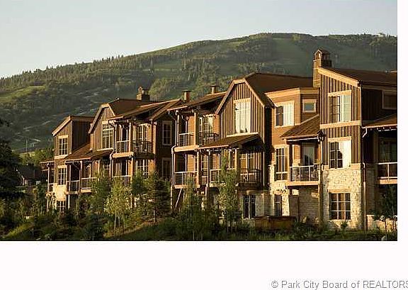 3rd image of 1825 Three Kings Dr #401