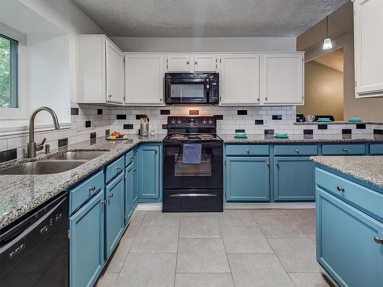 7114 Buchanan Dr — Photo 3
