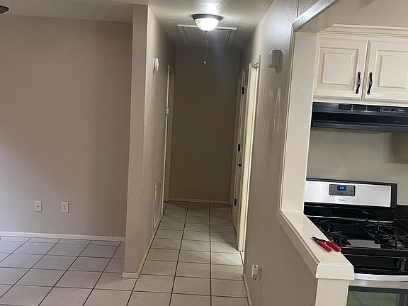 3rd image of 809 Frio Cir