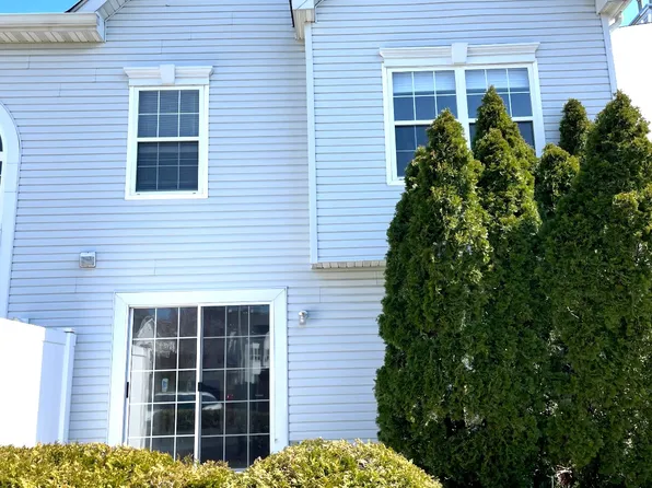 10 Madison Ct, Tinton Falls, NJ 07712