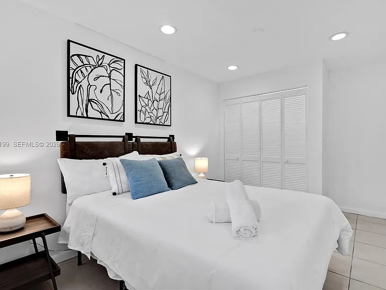 1841 SW 21st Ter #B — Photo 5