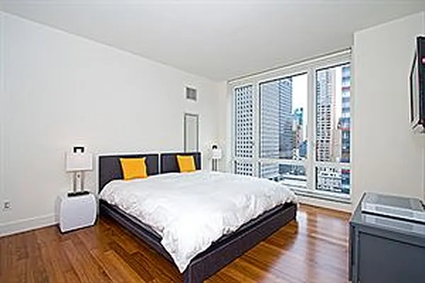 Rented by Douglas Elliman | media 21