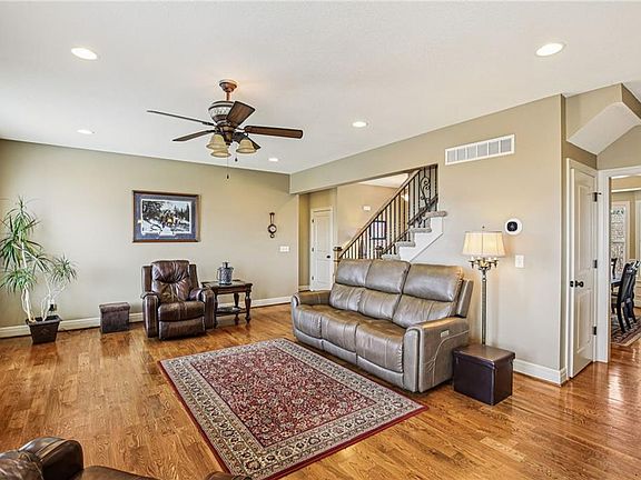 5th image of 17530 254th St