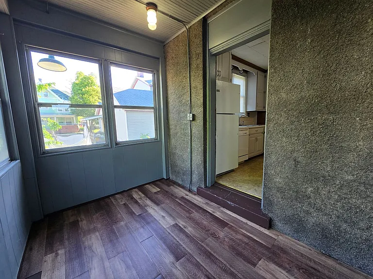 610 N McLean St — Photo 6