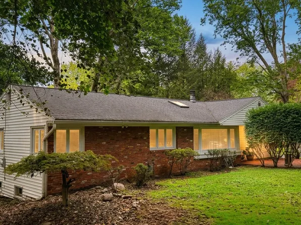 2 Red Fox Run, Pittsford, NY 14534