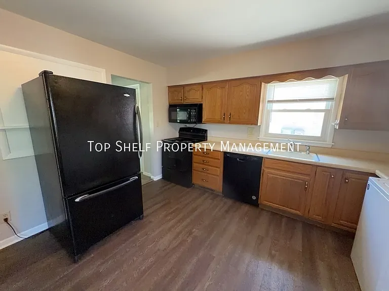 514 SW Cherry St — Photo 3