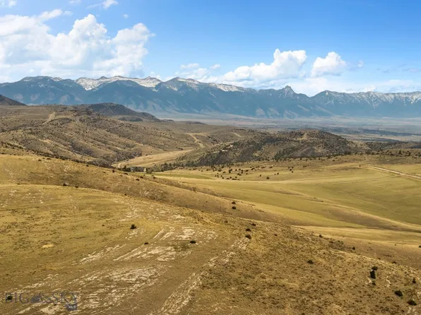 166 Clover Ln, Manhattan, MT 59741