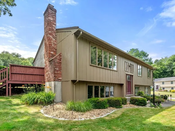 26 Hillside Ave, Boylston, MA 01505