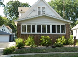 1109 W Oakland Ave, Bloomington, IL 61701
