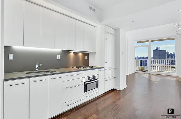 Sold by R New York | media 3