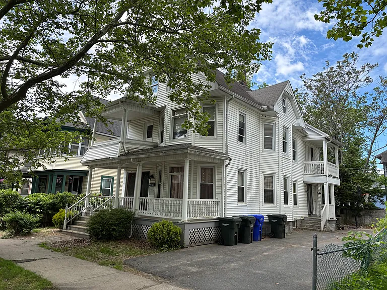 140 Yale St #1 — Photo 9