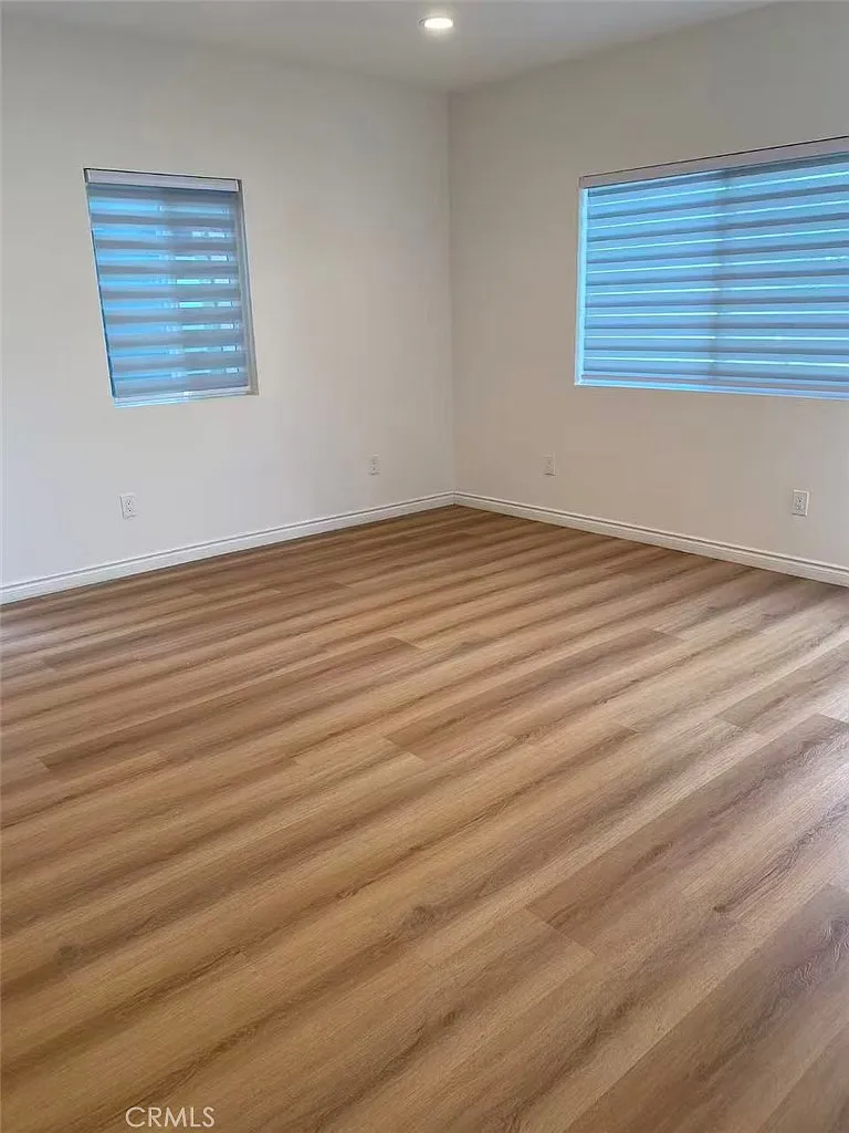 3 bed, 998 sqft, $3,150 — Photo 1