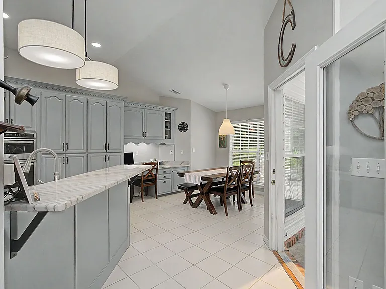 1626 Oakmont Cir — Photo 21