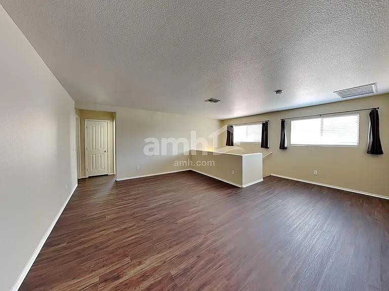 2464 E Westchester Dr — Photo 7