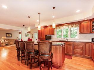 18 Great Oak Ln, Unionville, CT 06085
