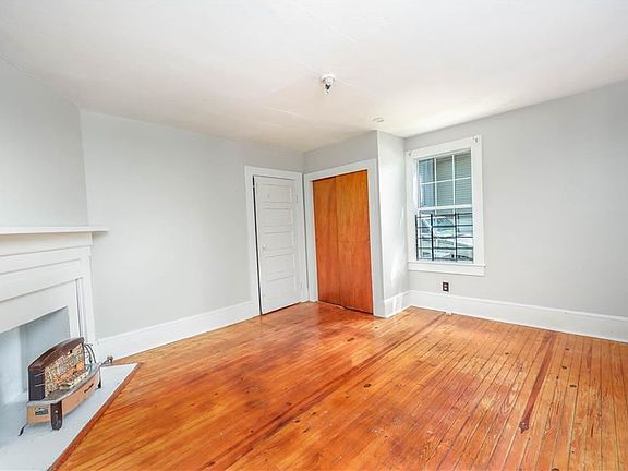3rd image of 310 Avenue B