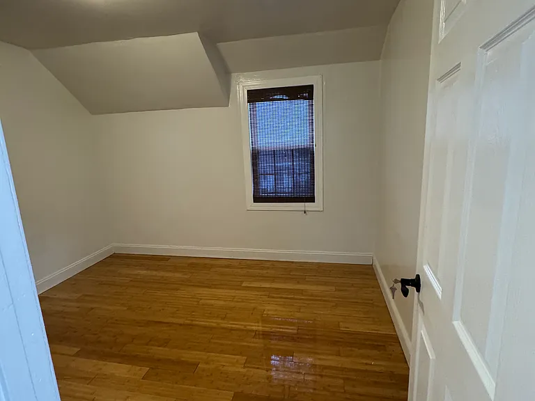 26-28 Perry Ave — Photo 2