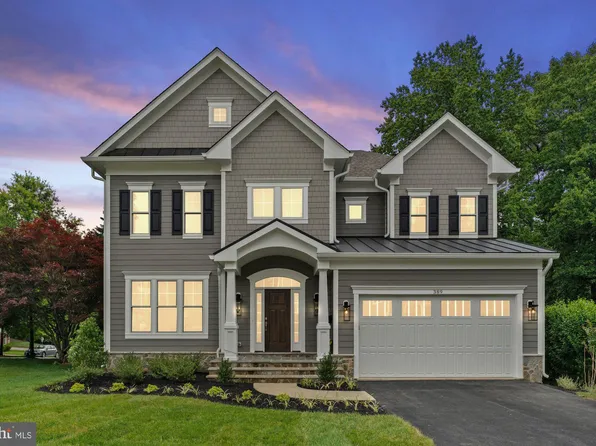 389 Holmes Dr NW, Vienna, VA 22180